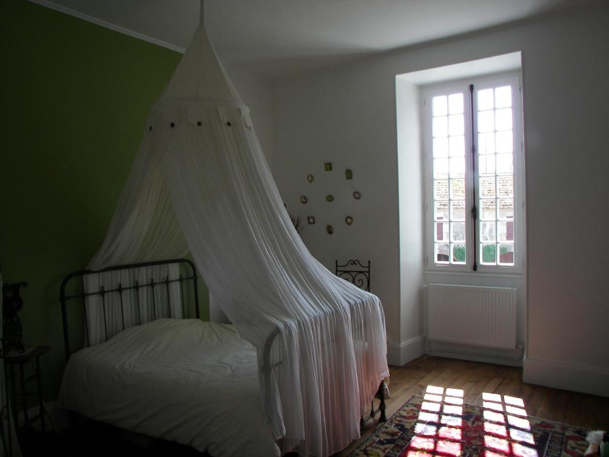 Bed and Breakfast Domaine Du Noble Saint-Jean-de-Thurac Экстерьер фото